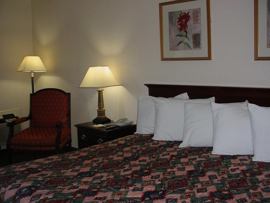 Rodeway Inn 蒙哥马利 客房 照片